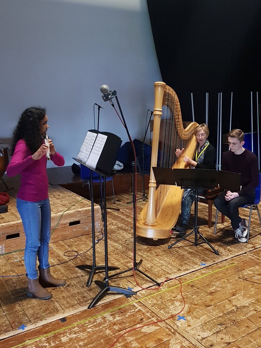 RSAPerfArts's tweet photo. Huge thanks to Rowena Bass for coming in to play Sejal's A level composition for us. Sounds amazing! #harp #studentcomposition https://t.co/gL6cS5F8Lu