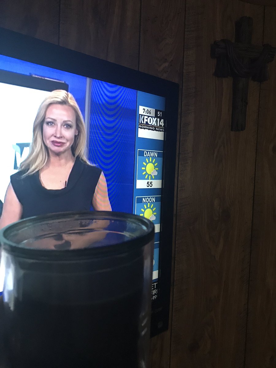 DaMayorLC's tweet image. #Coffee
#KFOX
#KellyAnne
#Cross

Best way to start your mornings! Waiting for that traffic update before hitting the road to #ElPaso 
@KellyAnneKFOX14