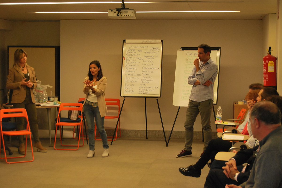 FAIN_ES's tweet photo. Jornada de curso conjunto sobre habilidades neurolingüísticas y de #networking entre administradores y comerciales #momentosFAIN #coaching #teenlab #formacion #comerciales https://t.co/hqZjORPdpM