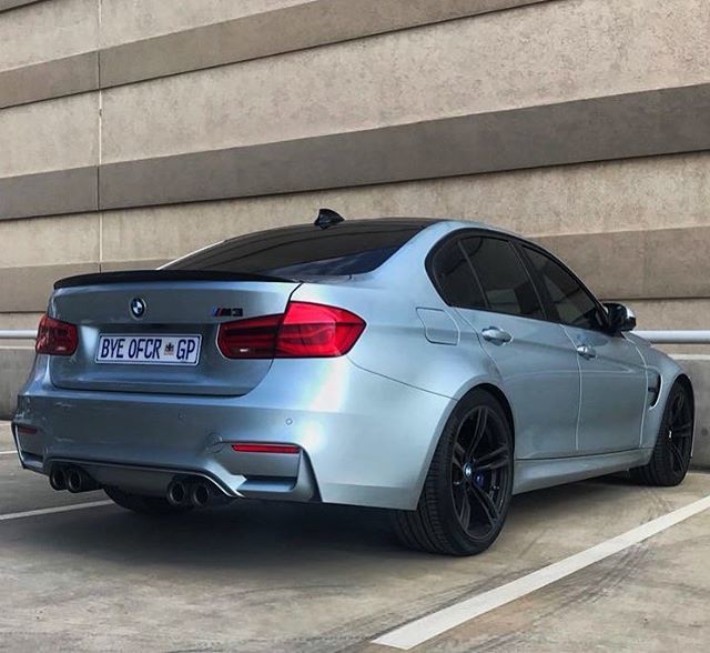 Zero2Turbo's tweet photo. 👋 👮‍♂️ | 📷 via @james.schlebusch | #ExoticSpotSA #Zero2Turbo #SouthAfrica #ByeOfficer #BMW #M3 https://t.co/6Ima4nHJ4l