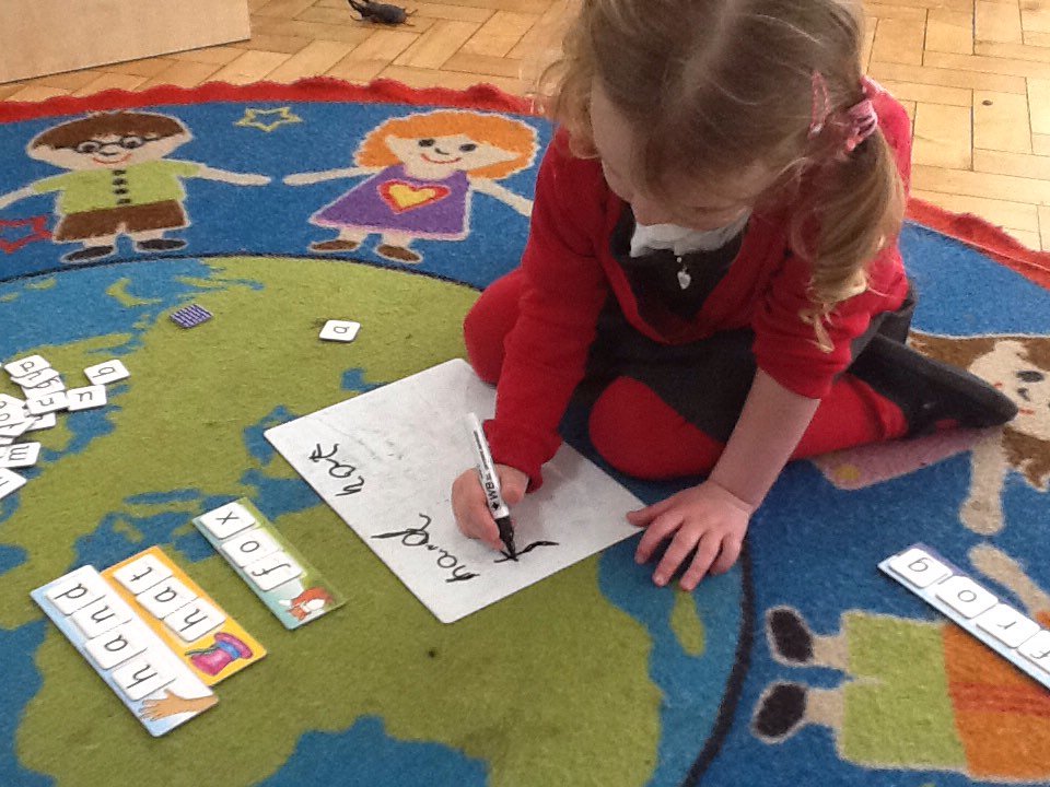 NurseryMPA's tweet photo. Well done Elsa. Excellent segmenting and blending.@MerseyPrimary @JacquiOverfield https://t.co/GjSQT5ulhw