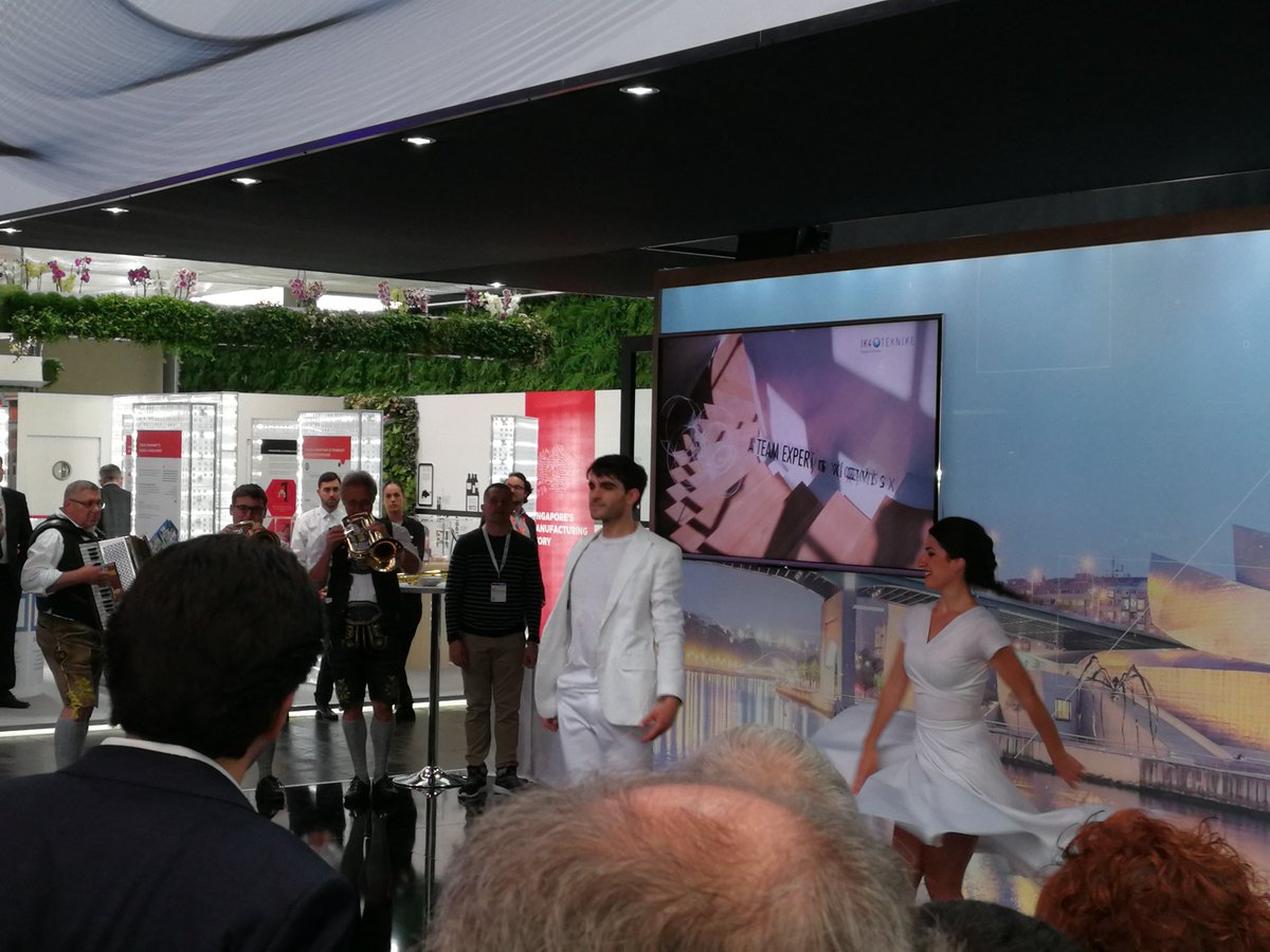 TeknikerOficial's tweet photo. Estos días estamos en @hannover_messe participando en el stand Basque Industry 4.0. En él mostramos tecnología en relación a la monitorización y alertas para la transmisión de energía en colaboración con @goizpergroup #basqueHM18 #HM18 https://t.co/9svfXKmsIE