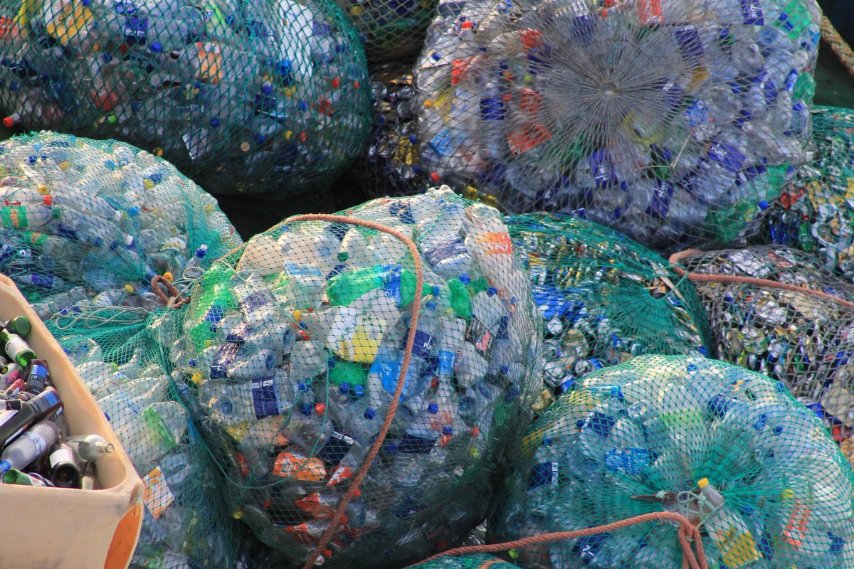 resource_media's tweet photo. The UK Plastics Pact, a new collaboration between business, government and NGOs to tackle plastic pollution, wants to form a 'global movement for change' https://t.co/j5B9Hay6Bl https://t.co/ZKUbXaRjDJ