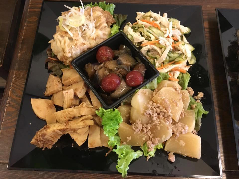 _tukurite_'s tweet photo. 【割引クーポンが使えるカフェ紹介】
イベント当日、作品をご購入の方にカフェの割引券をお配りいたします。
今回ご紹介するのは【穂わ心Cafe】様。
一押しは、ご飯定食！ティータイムにはフレンチトーストやケーキなども楽しめます。
ぜひ足を運んでみてください！
Facebook：https://t.co/afu1sGNJdS https://t.co/J0Xr2u9cBH