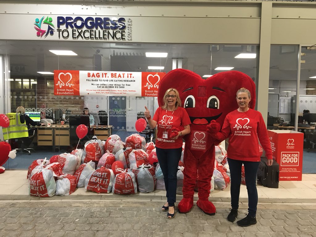 What an generous lot the @PtoETraining and Pacific Rd gang are. They have donated these bags of clothes which will add approx £750 towards <a href="/TheBHF/">British Heart Foundation</a> research! Here’s Rick from <a href="/NorthernWolfCo/">Northern Wolf</a> making his donation. Well done guys!