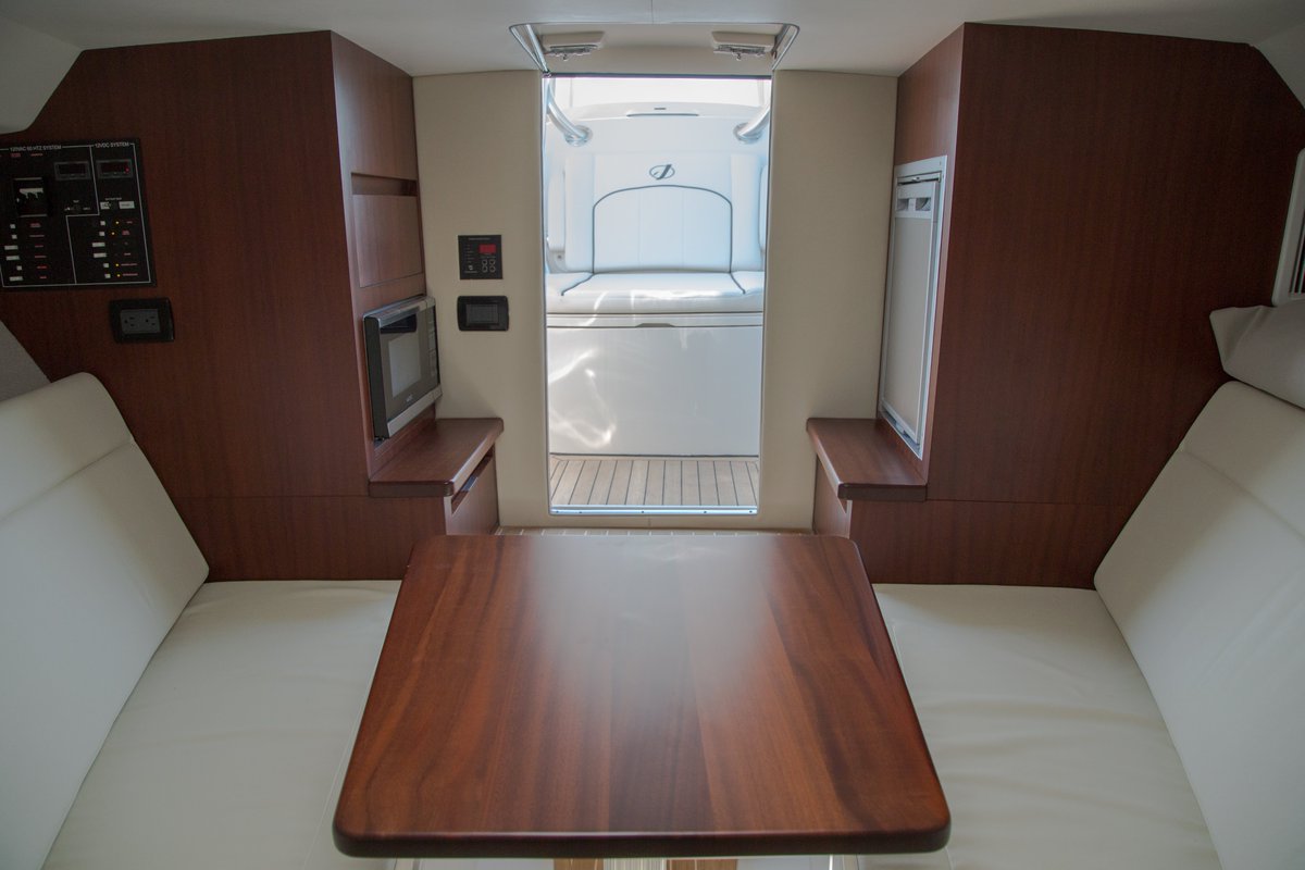 JupiterMarine's tweet image. Who says you can&apos;t have it all? The Jupiter 38 Cuddy is designed to battle the big ones 🐟 and give even the toughest of anglers a well earned respite! #stepaboardajupiter #Jupiter38 #summer #ocean #travel #offshore #fishing #boat #explore @YamahaOutboards @GarminMarine @JLAudio