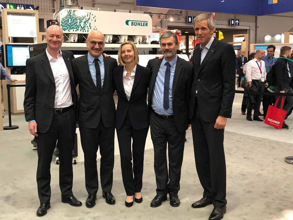MillingandGrain's tweet photo. Historic partnership for @Buhler_Group and @Microsoft In #LumoVision.
L-R: Ian Roberts - CTO, Bühler; Çağlayan Arkan - Microsoft; Marieanne Janik - Microsoft Switzerland; Ben Deefholts - Senior Research Engineer, Bühler; Calvin Grieder - Chairman, Bühler
#HannoverMesse #HM18 https://t.co/bgwBAURX4E