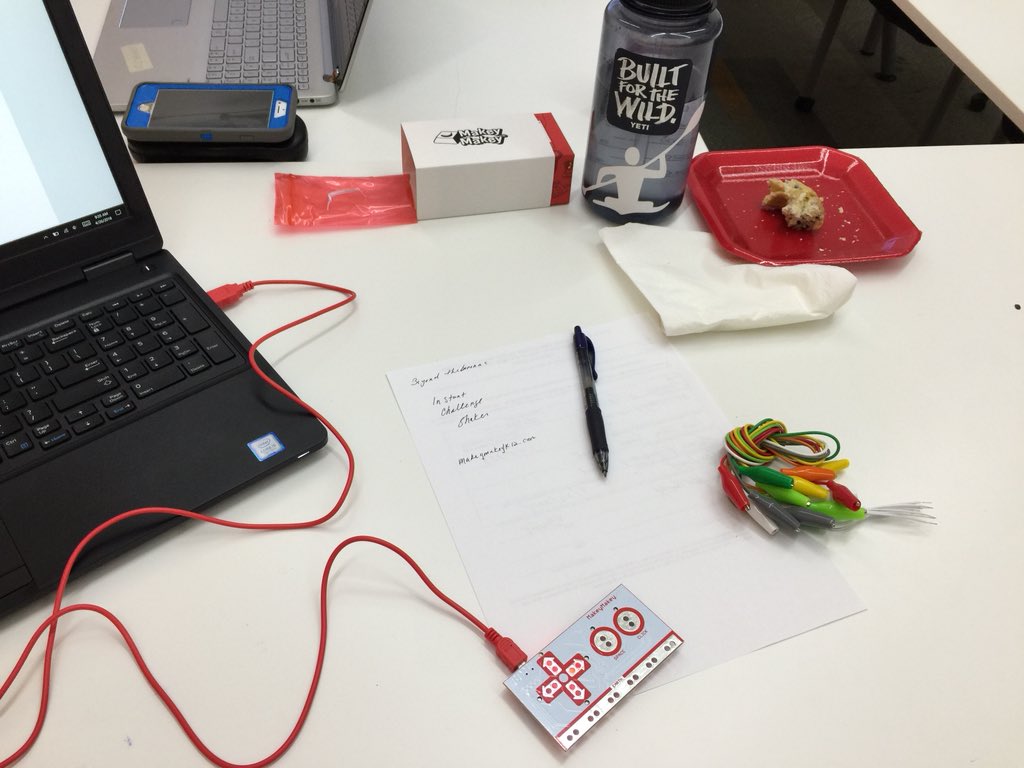 Teacheram's tweet photo. Gearing up for my #STEM yr at #myLSPS with @tinkredu for #beyonfthebananas letting my geek flag 🤓 fly high today @RachelleinMI https://t.co/xEouF29w8P