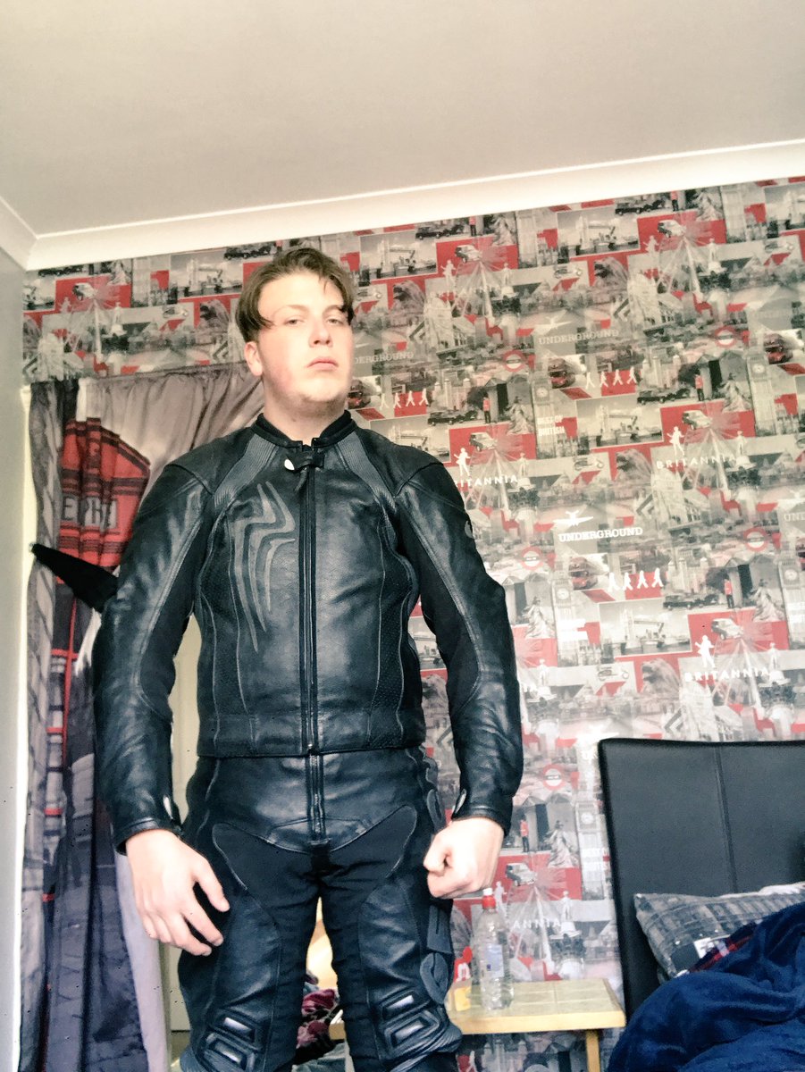 subleatherboy's tweet photo. Biker suit kinda day https://t.co/ZynO49Yjkz