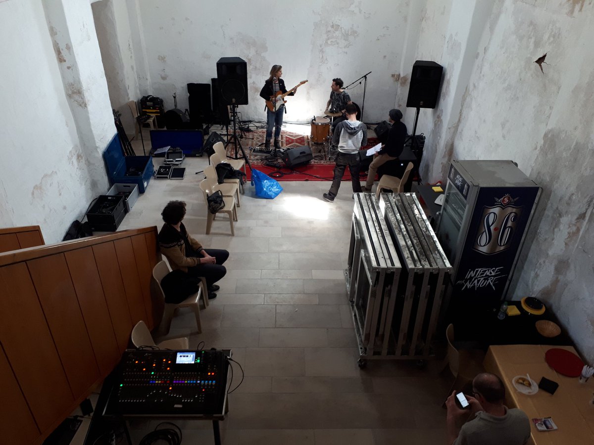 La <a href="/rockinloft/">Rock In Loft 🥂</a> se prépare au Prieuré Saint-Martin à #Bourges (Impasse Saint-Martin) ! Plus de 300 professionnels des musiques actuelles attendus ce vendredi de 12h à 17h30 pour des concerts et des rencontres en marge du Printemps de Bourges 🎤🎹♩♩ <a href="/PrintempsDB/">Le Printemps de Bourges Crédit Mutuel</a> #PDB2018 #Musique