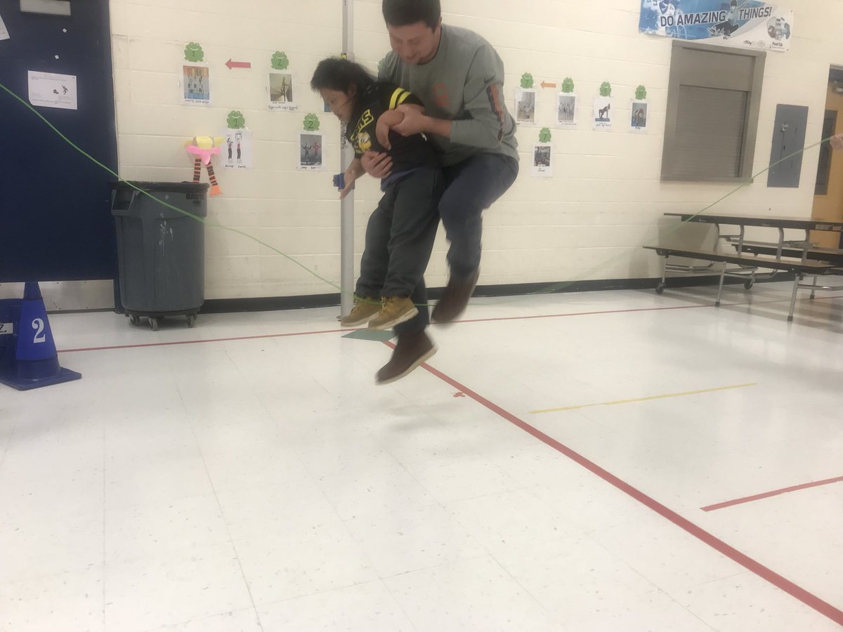 MBekkedal's tweet photo. Stone students having fun raising money for sick hearts participaring in Jump Rope For Heart! A big Thank to PTA for providing students with a Heart Healthy Snack!#AD4ALL https://t.co/VaoRH1MNuK