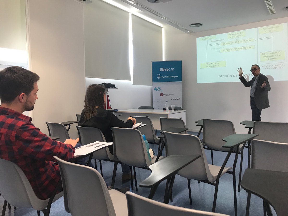 vivertortosa's tweet photo. Comencem amb màrqueting a #ebreup amb Jaume Gene @vivertortosa @cambratortosa @URVempren @Dipta_cat https://t.co/tbE5fPD0vd