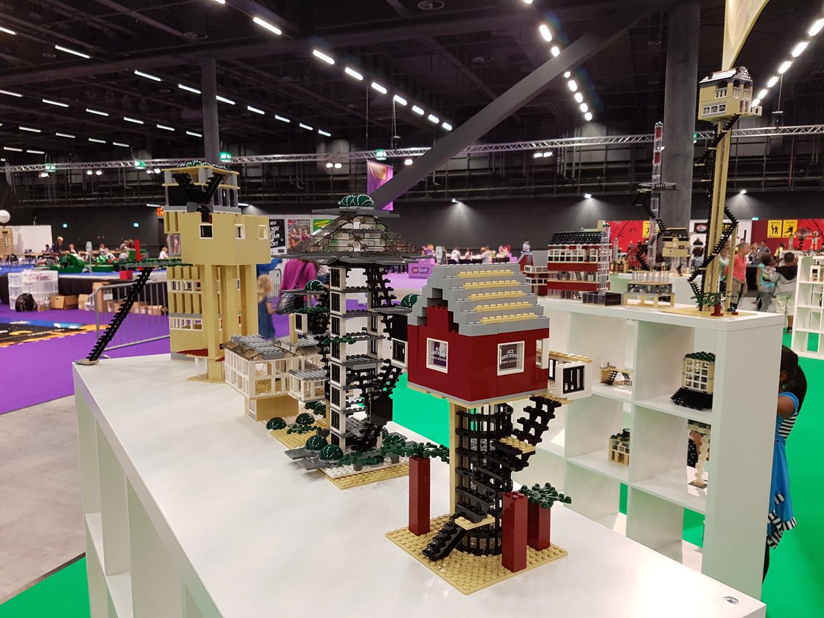 BrickliveBasel's tweet photo. In der Bauzone LEGO® Creator Steine ist man ganz schön kreativ 😀 https://t.co/NGbcIUBX2g