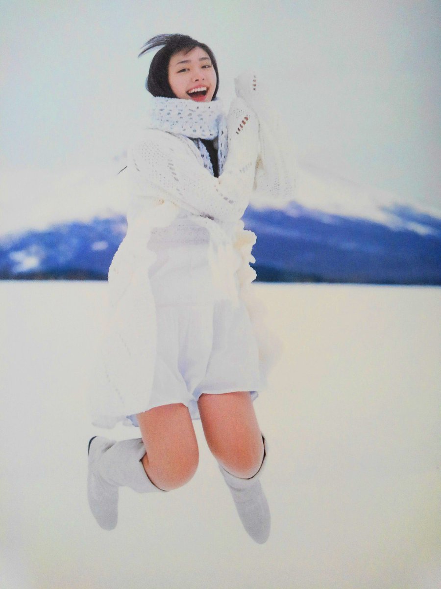 永遠 とわ 寝る前の美しい新垣結衣さんシリーズは白色の新垣結衣さんで 写真集 まっしろ と美しい白色の衣装の新垣結衣さんから 新垣結衣さんの透明感と相まって美しいですね 天使過ぎます 新垣結衣 ガッキー ガッキー美しい ガッキー