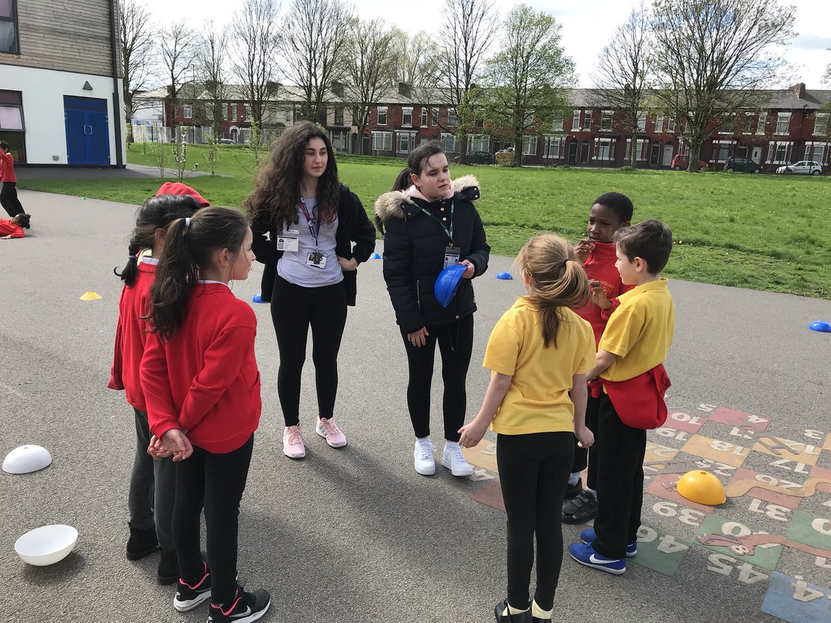 VictoriaSarah88's tweet photo. #RFFManchester #YouthLeaders delivering some very creative multi sports session on a very windy Thursday @riofoundation @UTCMediaCityUK @larkhillprimary https://t.co/nSY5v2ZvG5
