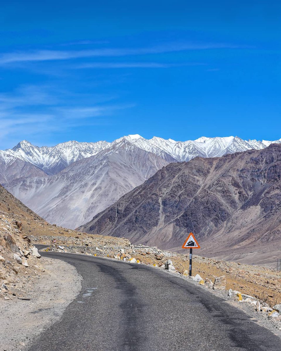 flightoworld1's tweet photo. This is the reason why Leh Ladakh attracts so many bikers.

Comment down when you are planning for Leh 🏍Bike Trip.

#Ladakh #bike #trip #flights #hotels #holidays #FlightOworld #TravelWithFOW https://t.co/MlyXd7KUxE