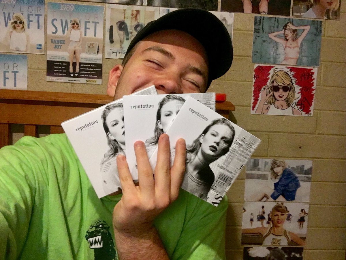 taylorsrep13's tweet photo. hi TN!
i’m jake and i’m from adelaide
for the rep tour, i’ll be travelling too:
-melbourne (26th oct) section A10, row N
-sydney (2nd nov) section 605, row 28
-brisbane (6th nov) SNAKE PIT 2
I LOVE YOU ✨🌹
#reputationStadiumTour #repTour13Days
@taylorswift13 @taylornation13 https://t.co/UOswqakIZC