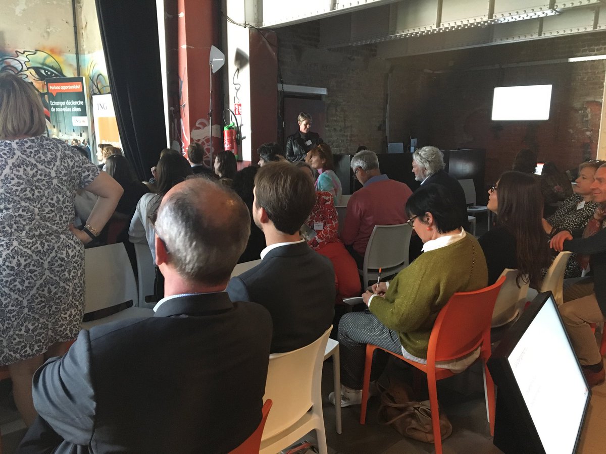 DelphMet's tweet photo. Changement de type 2 à la conférence Les Millennials @Drohme 😳😃 https://t.co/9bBejo6AFG