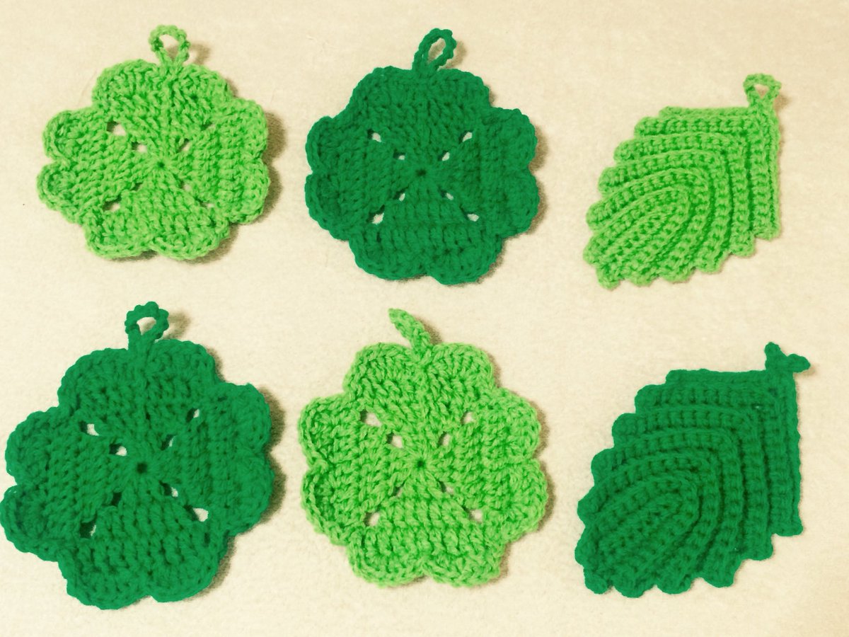 たこ つくるのおやすみ中 Ar Twitter 100均毛糸のアクリルたわし 緑と黄緑を一玉づつ 0円でこんだけ作れる ざくざく編むから一晩でこれだけできるよ 100均 アクリルたわし ハンドメイド好きさんと繋がりたい