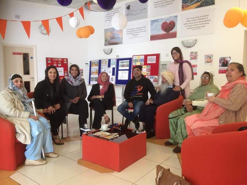 RajForNEW's tweet photo. Had the opportunity to help out with the Sanjhi Sewa team this morning at the Nishkam Centre. It is always rewarding to give up yourself to help others. #sanjhisewa #lovethyneighbour #peace #elderly #womanonamission #NorthEdgbaston #RajForNEW #RajPadda #strongwomen https://t.co/k5d6xzLaUL