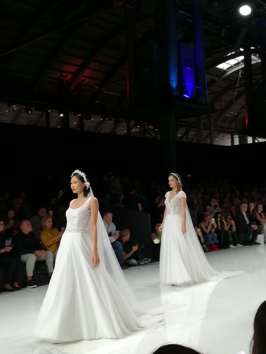 'Paris Forever' es la colección de <a href="/CymbelineParis/">Cymbeline</a>, inspirada en un romántico recorrido por la ciudad francesa 👰❤️ #BBFW18
