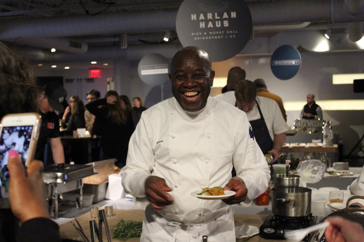 RogerShermanInn's tweet photo. Check out Chef Francois and the RSI team enjoying @FoodRescueFFLD’s ‘Food For All 2018’ last night! What an amazing event! https://t.co/cSUhvBpMeU