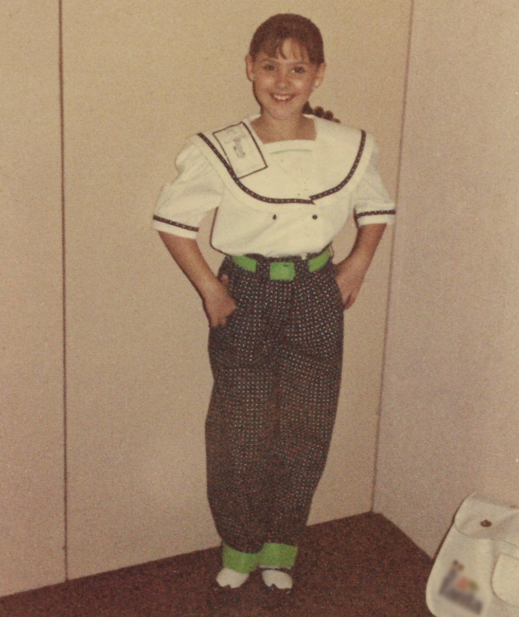 Si algún día antes de irme, la humanidad logra controlar el tiempo, lo primero que haría sería visitar a esta pequeña soñadora introvertida que pasaba sus dias en bicicleta o rescatando perros.

Solo para decirle…que todo va a estar bien…#TBThursday