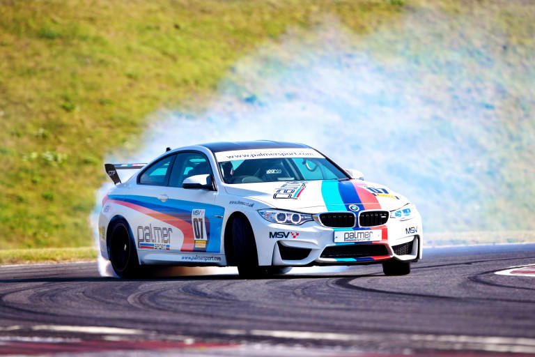 LookersGroup's tweet photo. Our latest #LookersBlog post wraps up a phenomenal few days at @Palmer_Sport for #LookersTrackDay!

The event saw Lookers partners &amp; aftersales staff racing high-speed #sportscars, whilst raising money for charity 353.

Read our round-up here. 👉 https://t.co/F1HvLV86JZ 🏁🏎️ https://t.co/xdRBscaE50