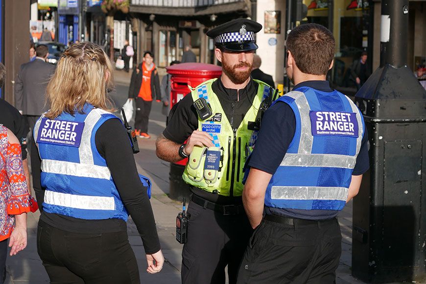 theyorkbid's tweet photo. The @YorkBIDRangers will be working alongside @NPTYorkcity, @CityofYork, @Street_Angels and @yorkrescueboat to help keep York safe this weekend – more on @MinsterFM
https://t.co/PruSoYoPN3 https://t.co/EEZjlU50mI