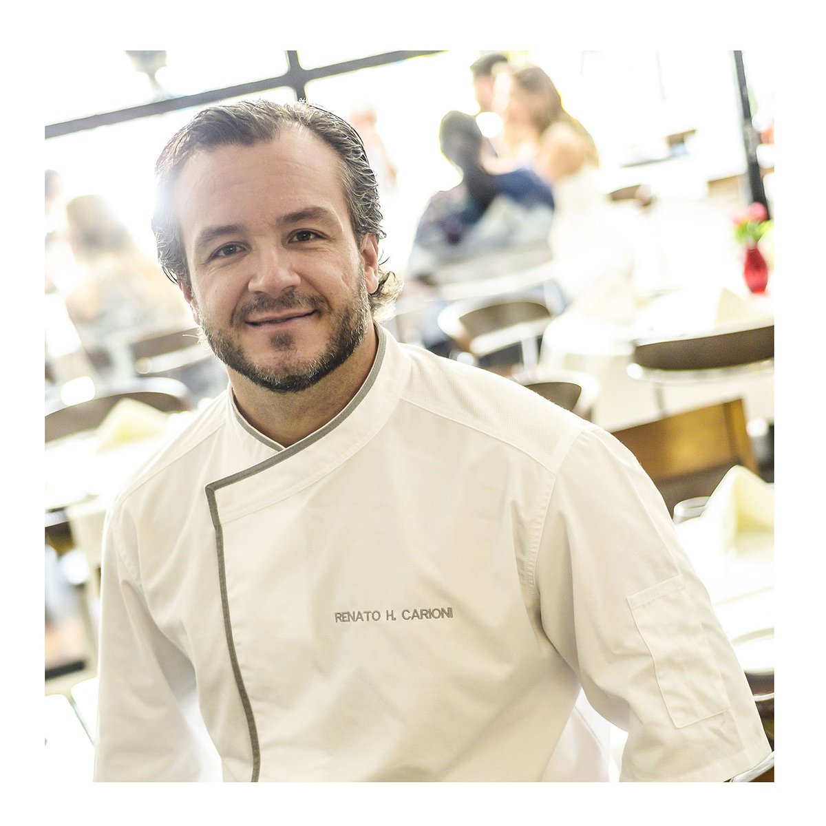 leboubistro's tweet photo. Já deu uma olhadinha no novo menu assinado pelo chef Renato Carioni? O chef já trabalhou em renomados restaurantes no exterior, é conhecido na cidade por seu trabalho no Così e agora repagina o menu do Le Bou, para fazer a alegria de todos com pratos magníficos! Não perca! https://t.co/BvXRojQ5jN