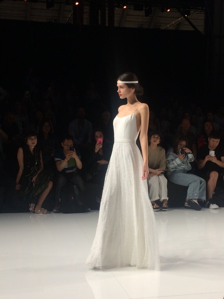 “Paris Forever” de <a href="/CymbelineParis/">Cymbeline</a> ofereix un recorregut per l’essència de la capital francesa, des de la bohèmia fins al glamur del cabaret. #BBFW18