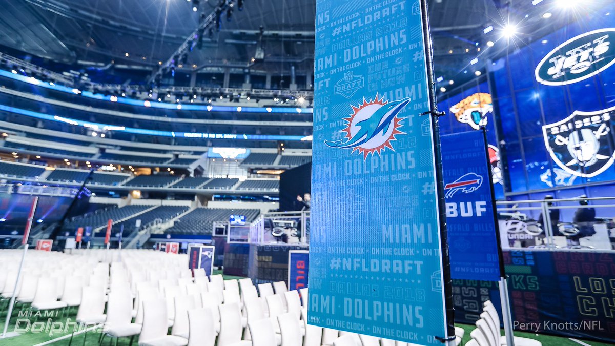 MiamiDolphins's tweet photo. #FinsUp from Texas. https://t.co/RgNV6THukS