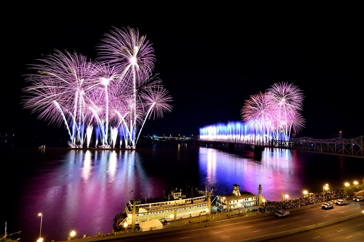 gotolouisville's tweet photo. From Thunder Over Louisville to the "Most Exciting 2 Minutes in Sports", the Kentucky Derby Festival has become a whirlwind of over 70 special events! See how you can partake in all the action leading up to the @KentuckyDerby. 🏇🏼🎉🎶⛴️🎇 https://t.co/fdpgEUndcc https://t.co/hg5fpz28ta