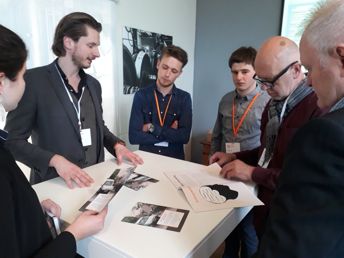 wilsli's tweet photo. In gesprek met elkaar in onze sessie over vier projecten met als gemeenschappelijke noemer aanpak van te hard rijden in de wijk. #NVVC2018 @verkeer_vervoer https://t.co/MHVMHJlNFi