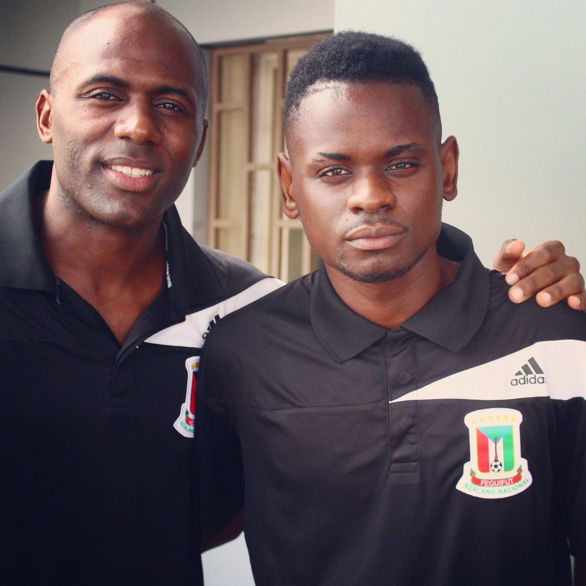 MostoPapi's tweet photo. El mejor jugador de la historia de Guinea Ecuatorial de Fútbol sala y a su lado @Robertotobe4 😂😂😂 Nah felicidades capitán por otra liga más en tu palmarés 🏆🏆🏆🏆🏆@FEGUIFUT @nzalangfutsal @NzalangNacional https://t.co/hLSo7eft0I