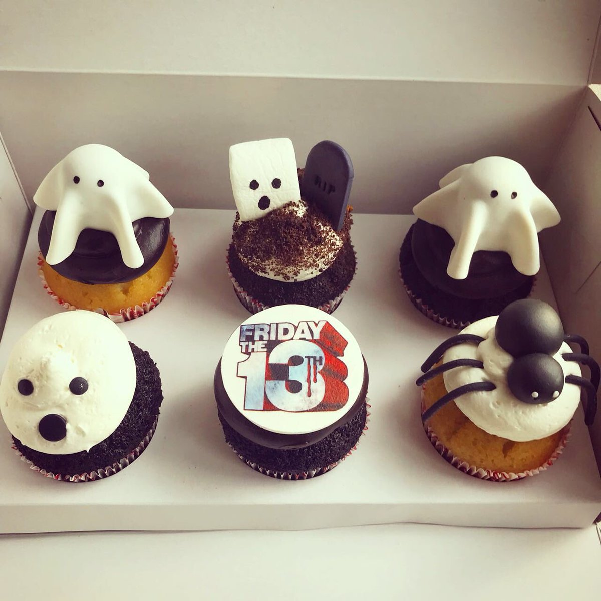 ccfmumbai's tweet photo. Boo 👻

#happy #happybirthday #gift #giftideas #desserts #cupcakes #custom #fondant  #foodie #foodporn #foodgasm #foodpics #picoftheday #love #yum #toppers #chocolate #bakery #mumbai #sugar #hungry #homedelivery #scary #boo #cupcakefactory https://t.co/ewtdTOp0hJ