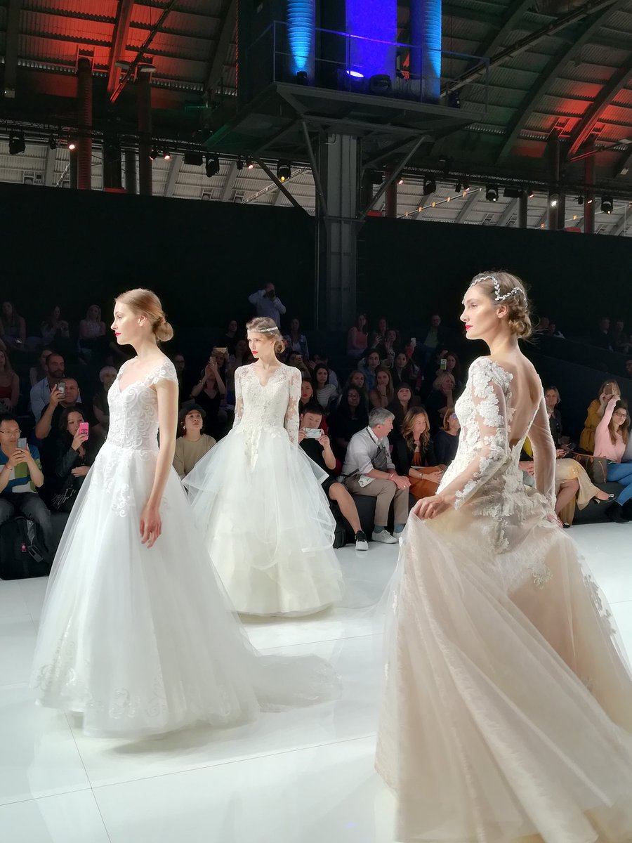 El volumen también tiene cabida entre las románticas propuestas de <a href="/CymbelineParis/">Cymbeline</a> 😍 #BBFW18