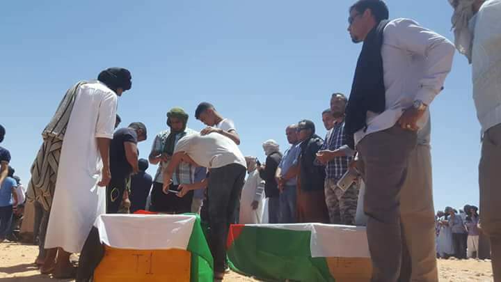 Rasd_TVOficial's tweet photo. Reciben sepultura los ciudadanos #saharauis fallecidos en el avión siniestrado en Argel https://t.co/yZwDUg4TEU