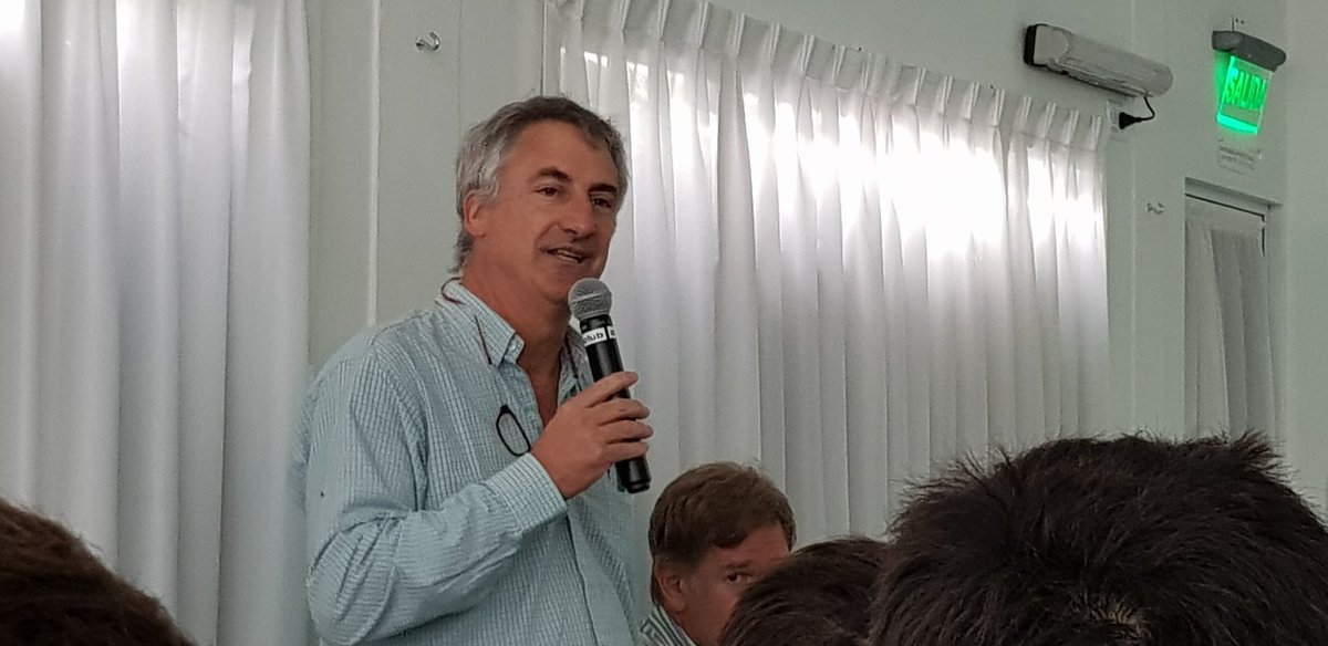 esmangrullo's tweet photo. El gran @PecoAz contando la situación de la @RAIABA2016 y todo lo relacionado al Colegio de Ingenieros Agronomia @aapresid @AIANecochea https://t.co/M0HiyTqnvq