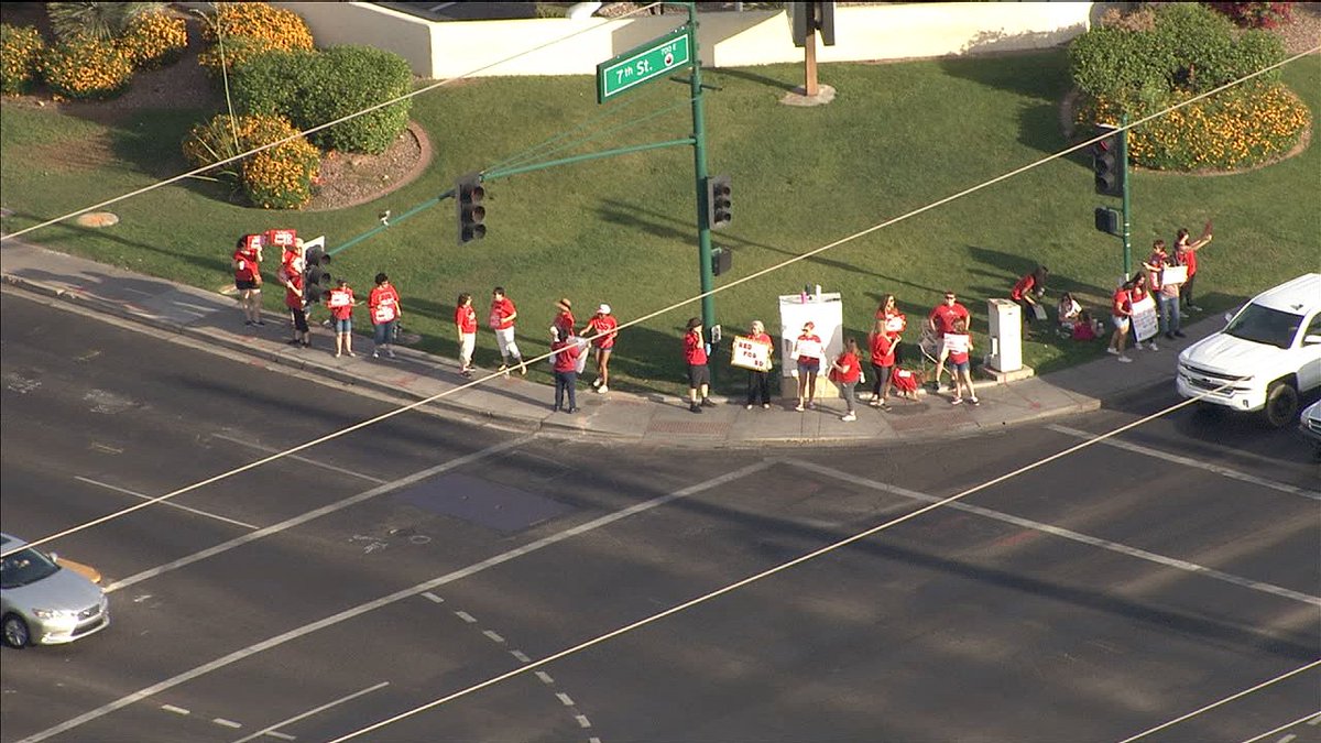 abc15's tweet photo. #LIVE COVERAGE: #RedForEd walkouts happening around the Valley. This is near 7th Street/Bell Road. https://t.co/YLfa6FP2t2 #abc15 https://t.co/JqBFpALVH0