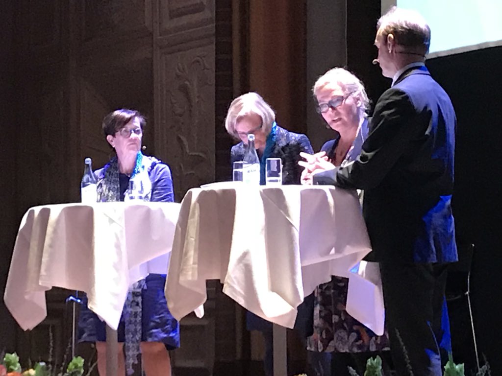 _asa_lindh's tweet photo. Britta Lejon är glad för kommande introduktionsutbildning för statstjänstemän med fokus på gemensamma, specifika särdrag för rollen   #fpd18 https://t.co/8wk4MEftPe