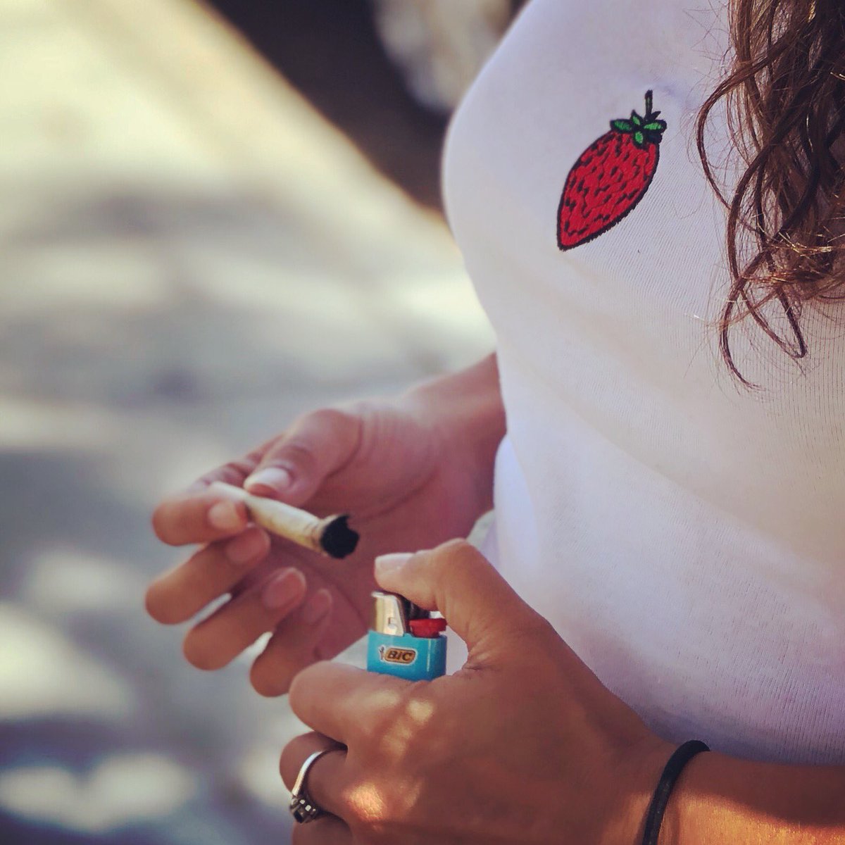 HappyWeedLife's tweet photo. We like to get high  🌳👌🏽 #cannabis #sativa #bluntlife #ganjagirl #girlsthatsmoke 👩🏽 #happyweedlife https://t.co/fIrcLUQVo6