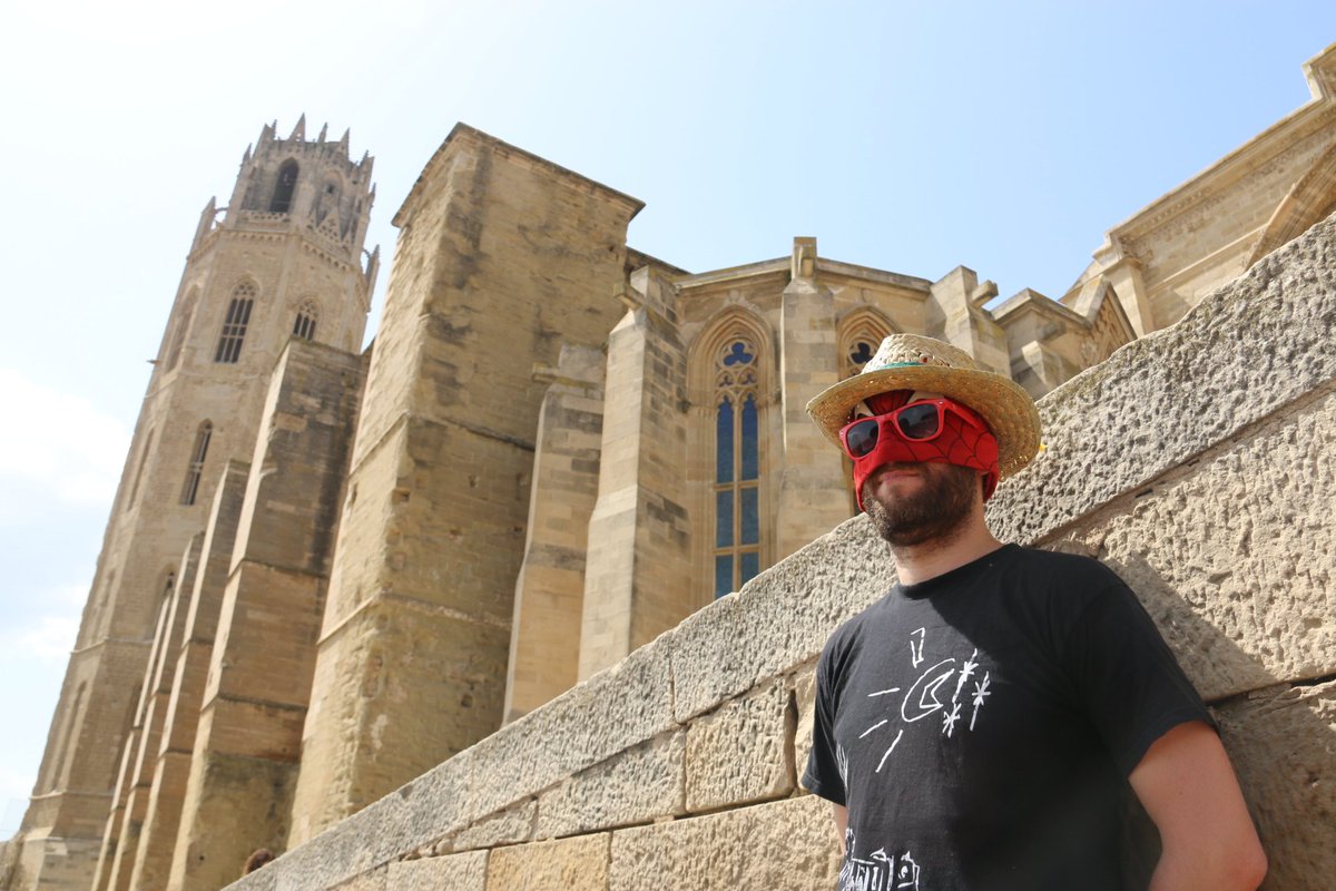 lleidacom's tweet photo. #RETRAT
Coneixeu a l'home a una màscara d'Spiderman empegat? @PostureigLleida converteix els RT en or... solidari!

És "patidoret", tímid i "massa bo" per la política

👉Senyor Postu: "No necessito quartos, prefereixo anar a l'Aplec que tenir un cotxe"

https://t.co/igHT88qpRS https://t.co/tY2ovGafm5
