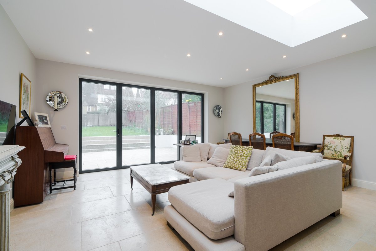 JDWWandsworth's tweet photo. This home is available to view during the UKβs @bigopenhouse Event on the 28th April. A charming four bedroom 1930βs mid terrace. https://t.co/OBZnewufjb #forsale #JDW #Earlsfield #Wandsworth #bigopenhouse https://t.co/EAEgOcacqw