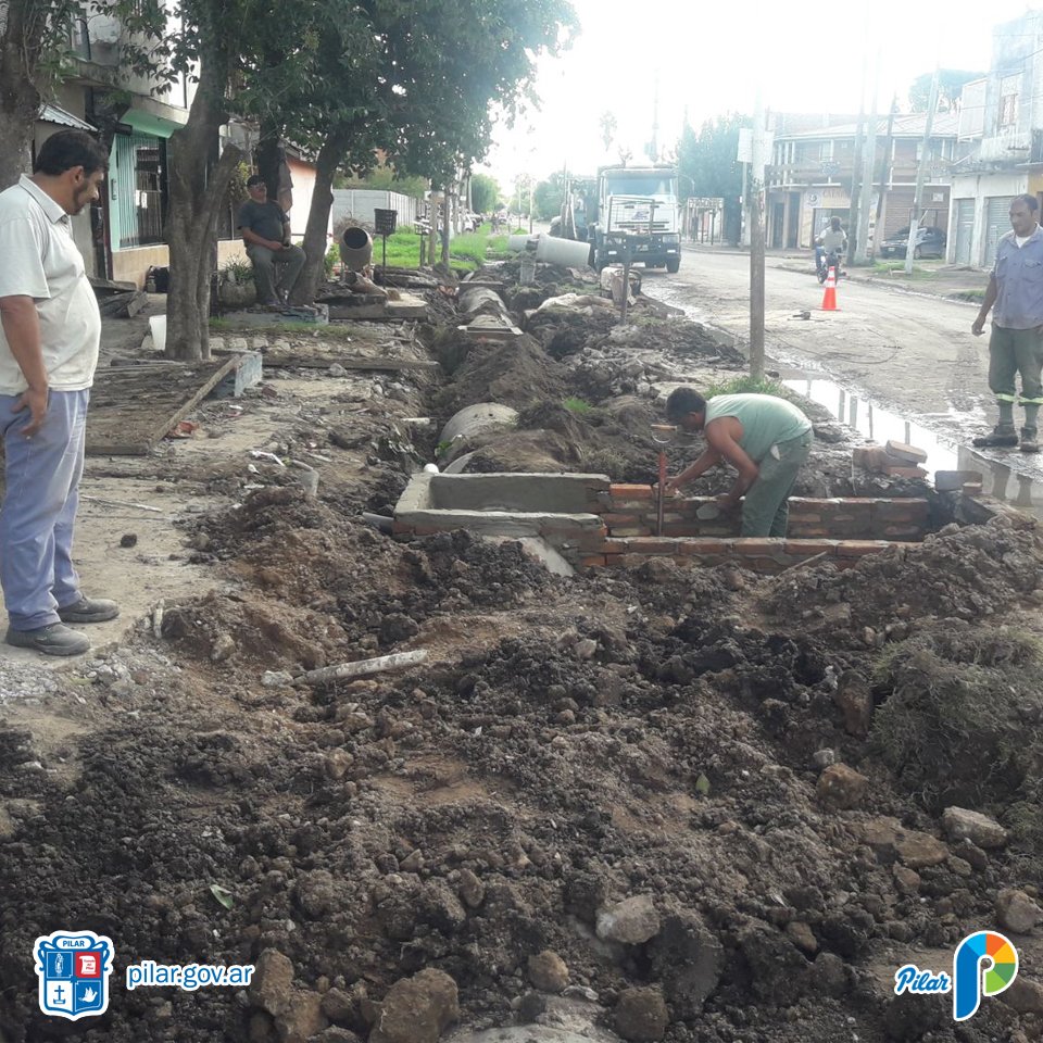 SGTIIIPilar's tweet photo. Estamos haciendo bocas de tormenta con entubado y limpiando el canal de desagüe en Calle Saavedra Lamas, Villa Rosa. @NicoDucote @juanmoraco @MunicipioPilar https://t.co/QMXebps887