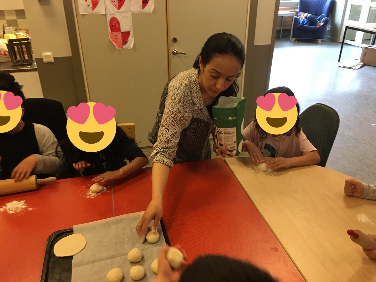silverkula123's tweet photo. Samverkan med en av våra elevers vårdnadshavare var mycket trevligt och hon blev väldigt glad av responsen ifrån personalen och barnen på Silverkulan 😀👍😊 https://t.co/wAtdXCLnc1