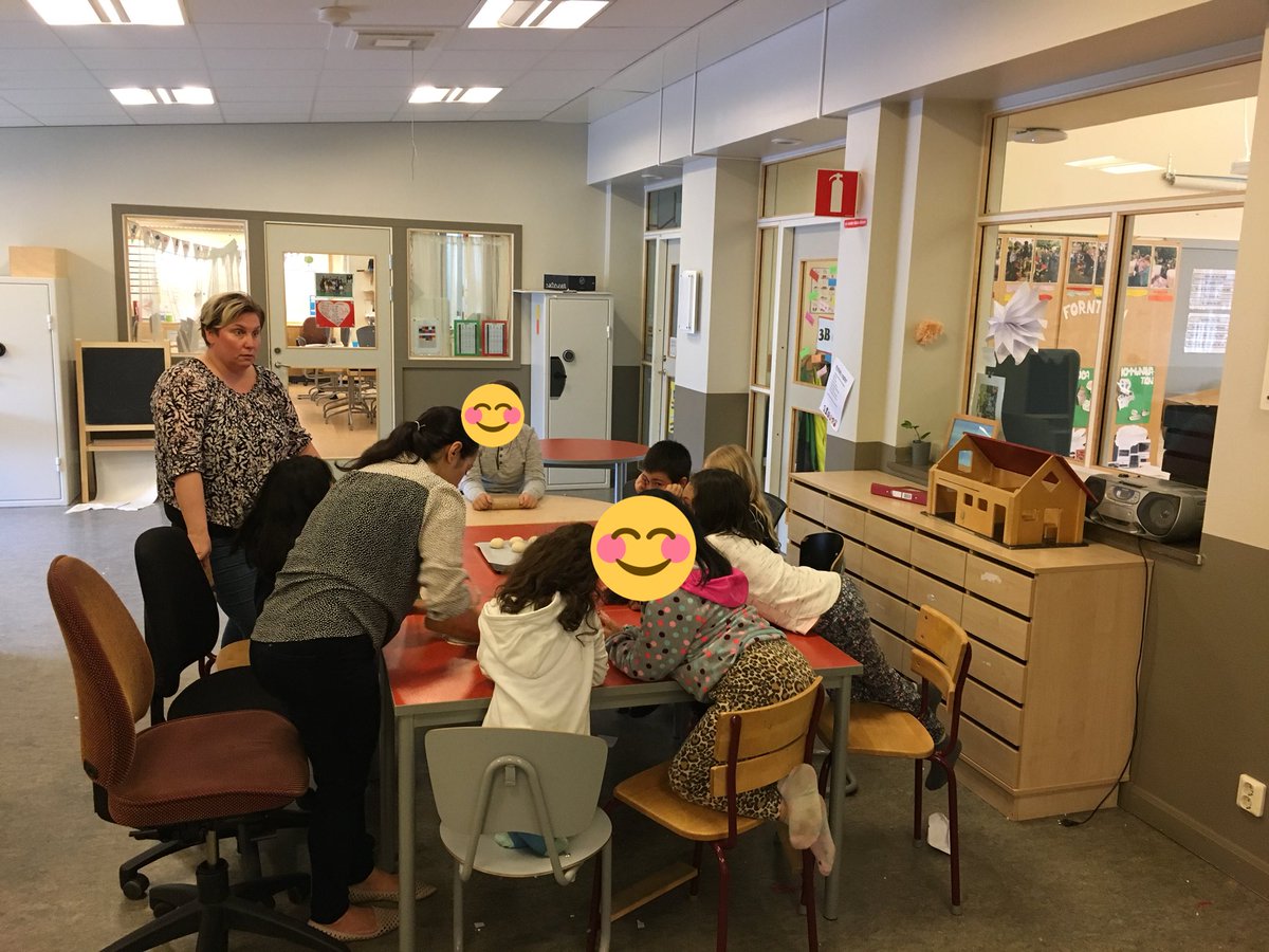 silverkula123's tweet photo. Samverkan med en av våra elevers vårdnadshavare var mycket trevligt och hon blev väldigt glad av responsen ifrån personalen och barnen på Silverkulan 😀👍😊 https://t.co/wAtdXCLnc1