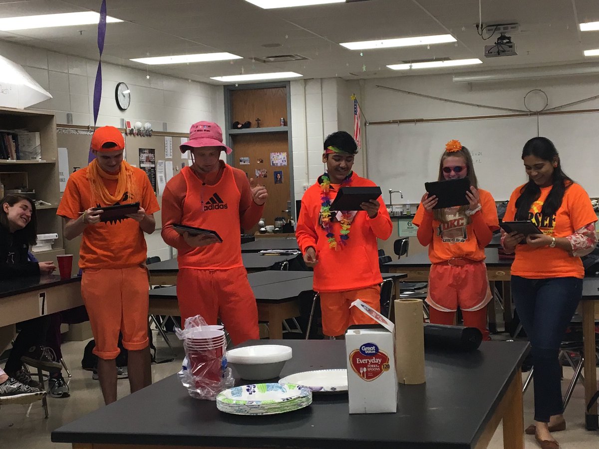 LukeSchmitt6's tweet photo. Orange, Red, Violet, and Blue groups #CGSpectrumDay https://t.co/KvGs99GsQe