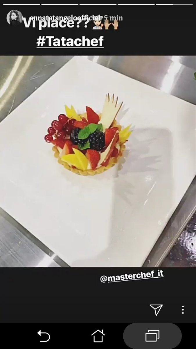 Pinobianconero's tweet photo. @_AnnaTatangelo_ Dall'aspetto sembra buonissimo. Però dovrei assaggiarlo, ma sicuramente sarà ottimo 😄😉 un opera da #TataMasterChef 🍰😊 buona serata Anna ❤ https://t.co/PdXvMQT5HY