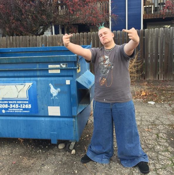 walnutdeskpod's tweet photo. shout-out to JNCO jeans https://t.co/g21yiPRwvk